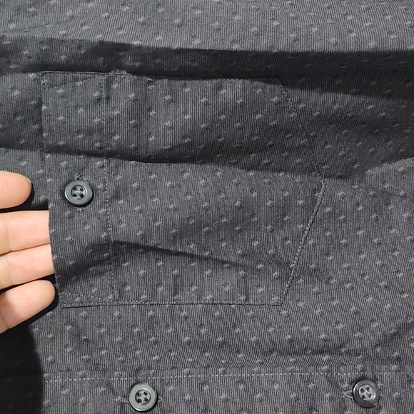 Small Axist long sleeve dress shirt - Picture 4 of 7